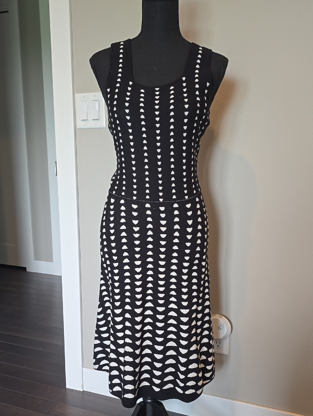 Ann Taylor Black and White Sleeveless Knit Midi Dress
